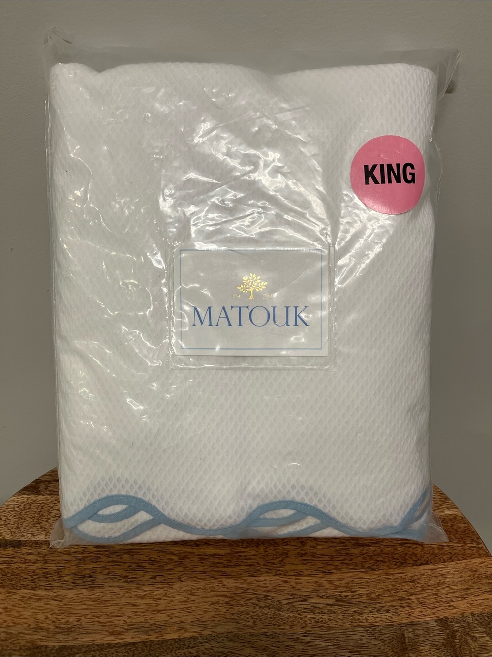 NEW - Matouk Lanai Collection King Coverlet w/Blue Scalloped Trim